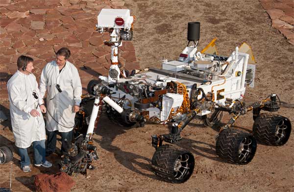 Curiosity rover size perspective